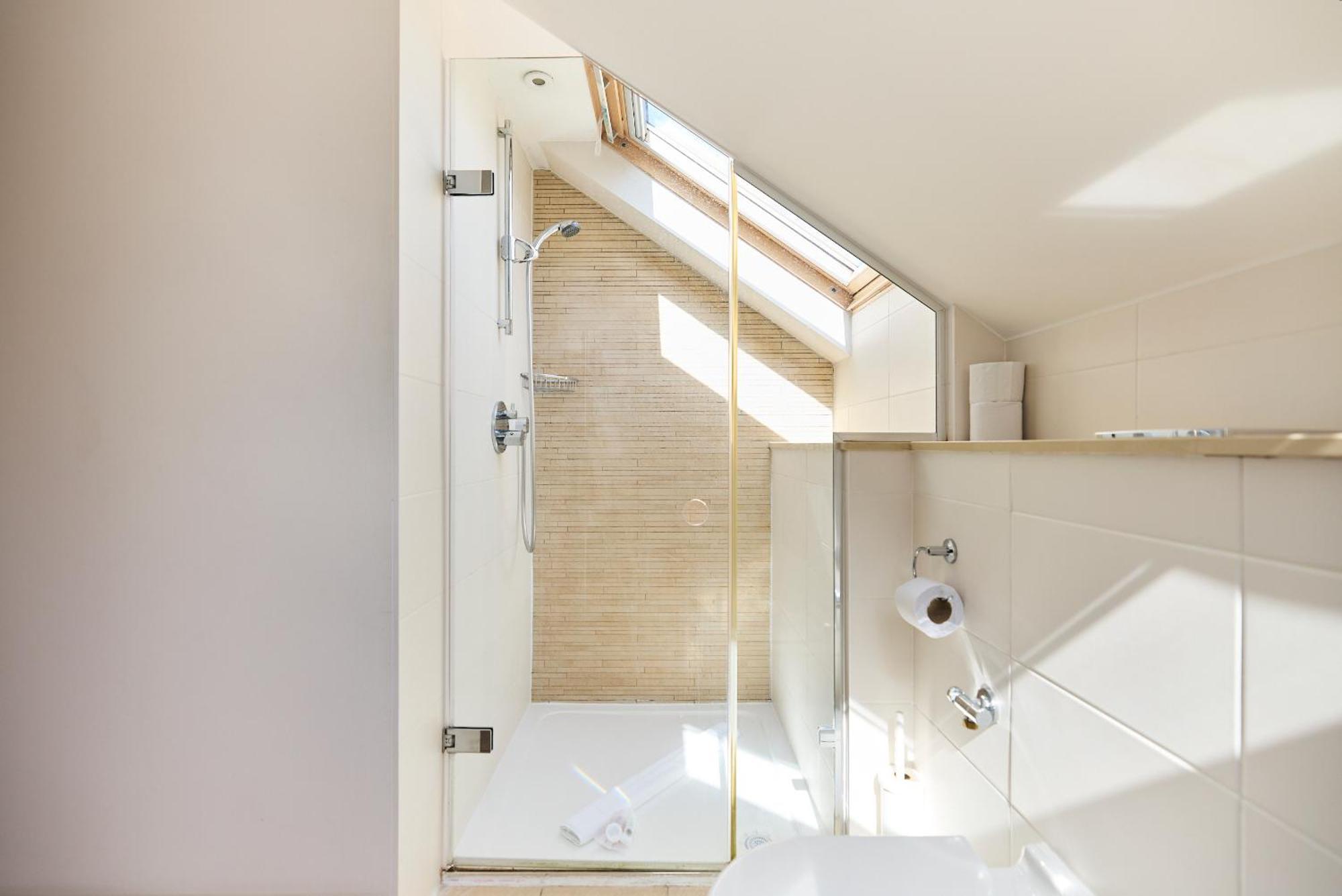 Apartament The Porchester Gardens - Modern & Bright 4bdr With Garden And Parking