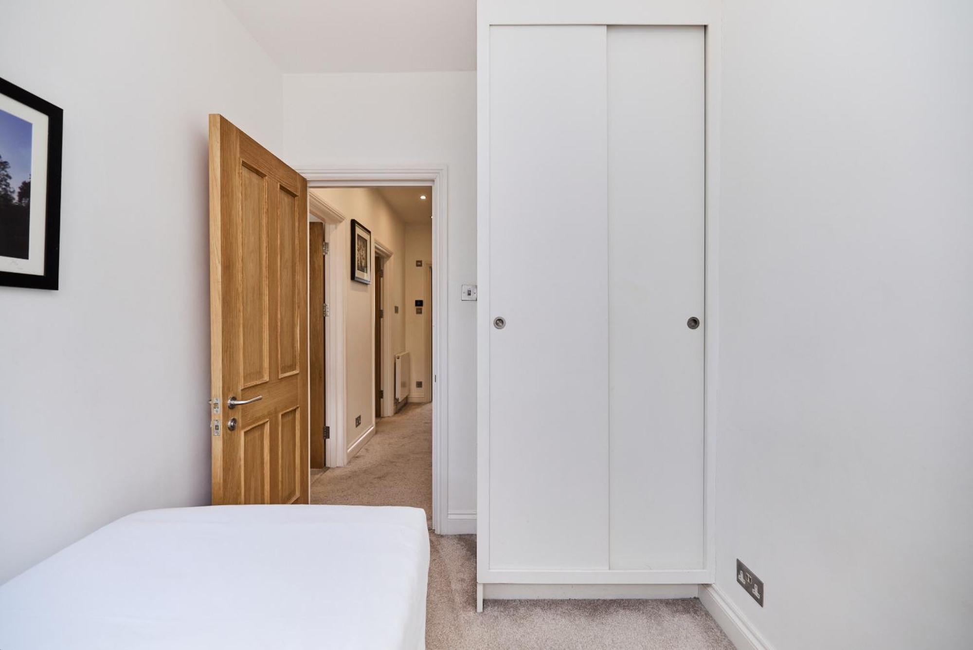 The Porchester Gardens - Modern & Bright 4bdr With Garden And Parking Apartament Londra